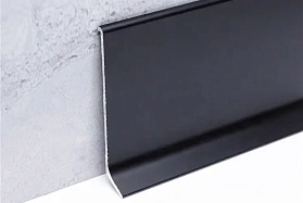 Алюминиевый напольный плинтус Русский профиль, черный матовый, 80х11,2х2500 мм, 1 м.п